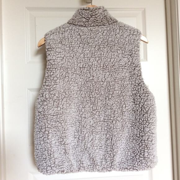 Francesca’s Miami | Gray Marissa Sherpa Vest Small - Picture 4 of 5